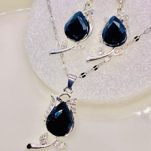 Black Rose Stone Necklace Set