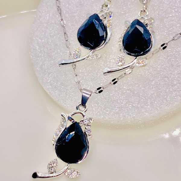 Black Rose Stone Necklace Set