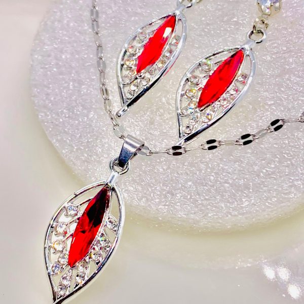 Red Leaf Stone Necklace Set
