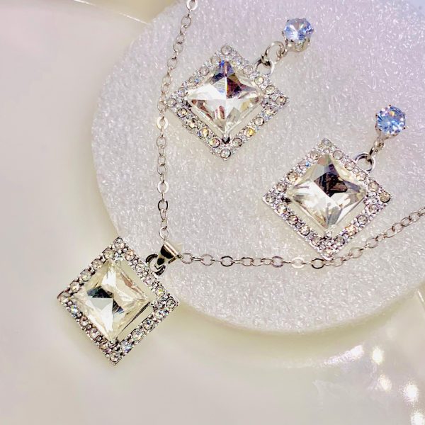 White Square Stone Necklace Set